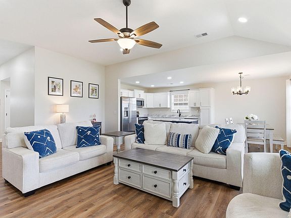 5th image of 410 Wyldwood Way