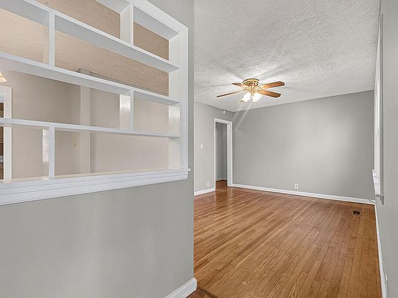 2nd image of 3104 Luwana Rd