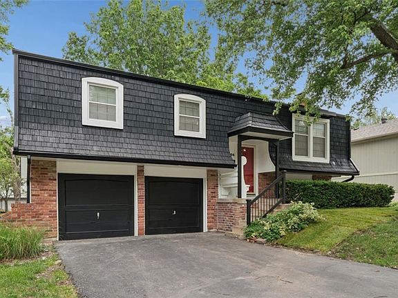 2nd image of 604 S Montclaire Dr