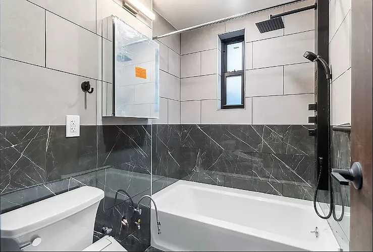 453 W 48th St #4C — Photo 4