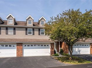 102 Forest Edge, East Amherst, NY 14051