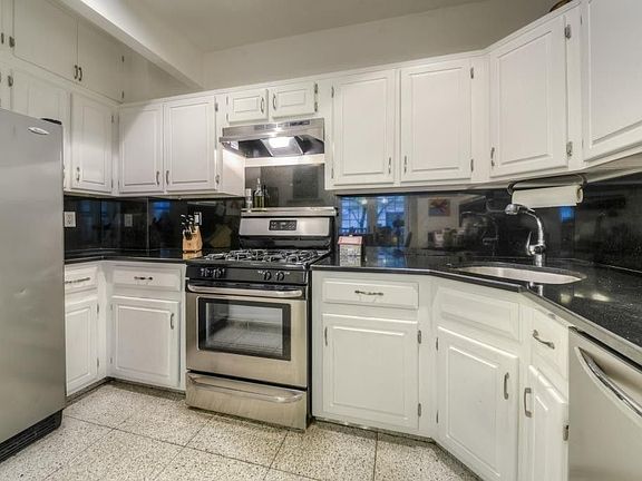 5th image of 315 W 99th St APT 1D