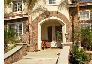 3rd image of 1047 La Vaughn Cir