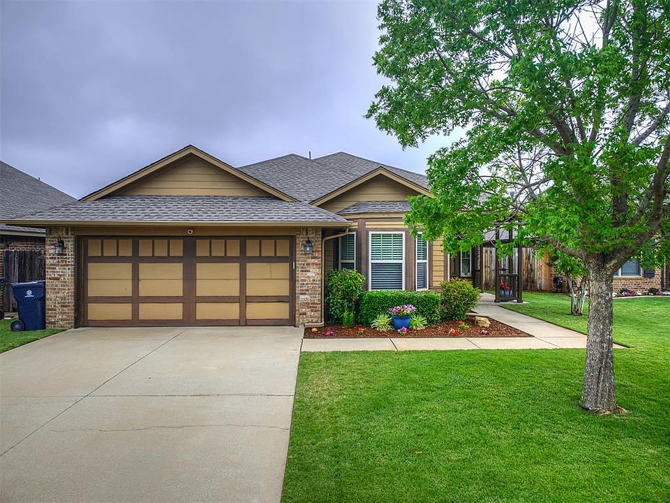 1st image of 8313 NW 141st Cir