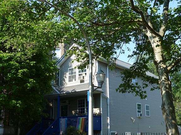 4th image of 2227 S Avers Ave