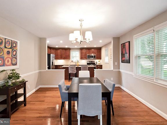 3rd image of 410 Wrenleigh Dr