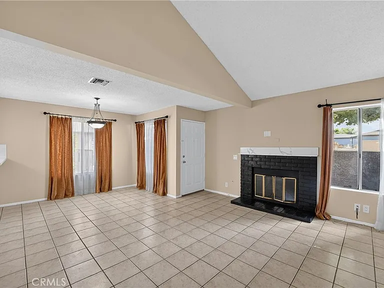 659 N Lark Ellen Ave — Photo 5