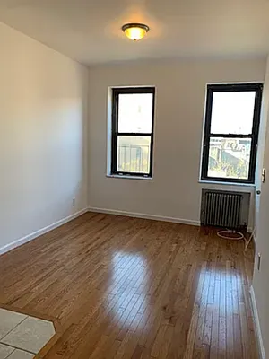 Rented by Current Real Estate Advisors | media 9