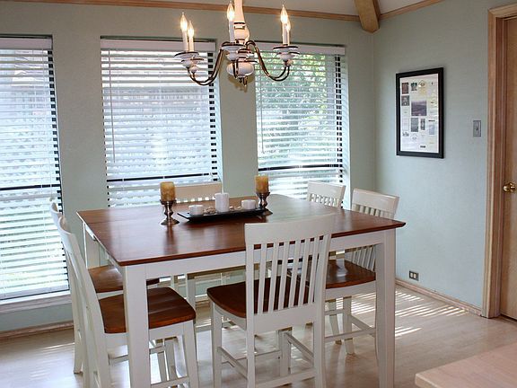 Large eat-in kitchen