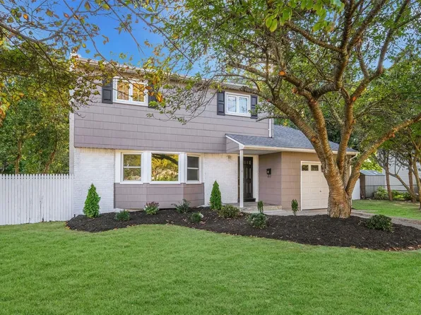 4 Norwalk Lane, Smithtown, NY 11787