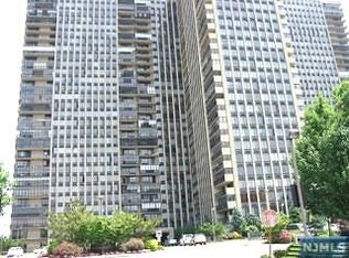 300 Winston Dr APT 803, Cliffside Park, NJ 07010