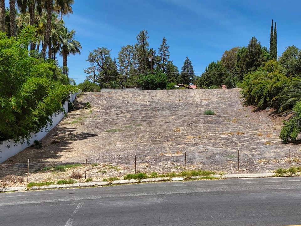 2nd image of 3720 Brae Burn Dr