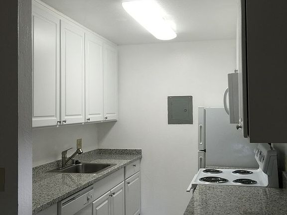 2nd image of 2815 E St APT 02