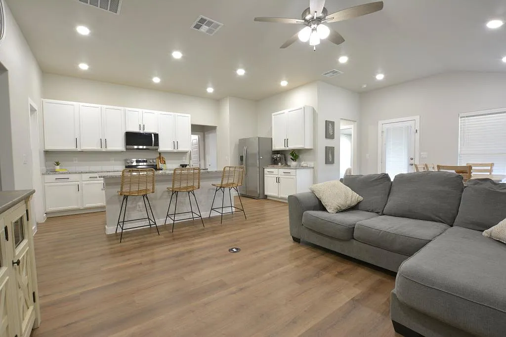 2901 Corpus Avenue — Photo 3