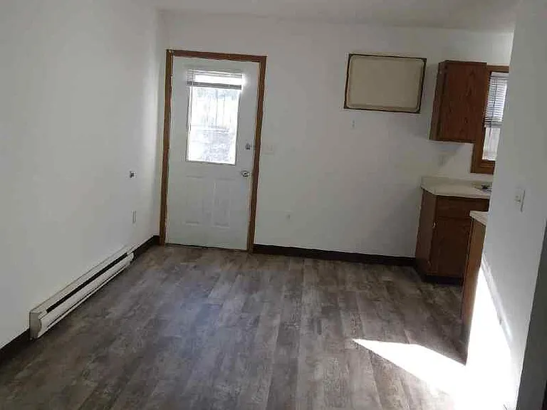 406 N Barkman St #2 — Photo 3