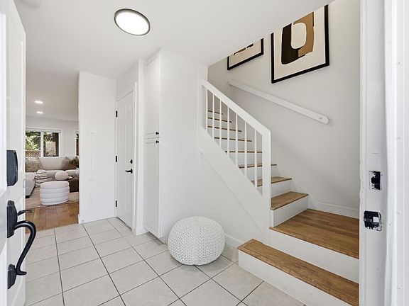 2nd image of 135 E Okeefe St #4
