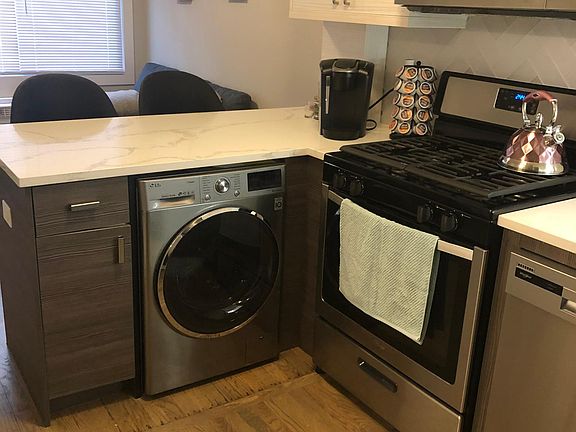 3rd image of 5954 N Winthrop Ave APT 3E