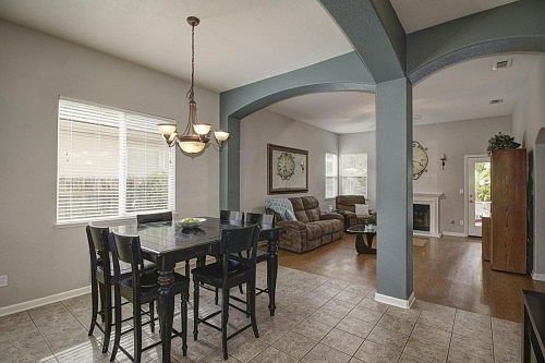 3rd image of 1733 Fontenay Way