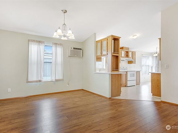 3rd image of 16600 25th Avenue NE #38