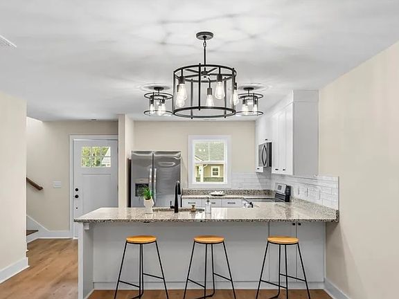 5th image of 202 Beacon Ave #1