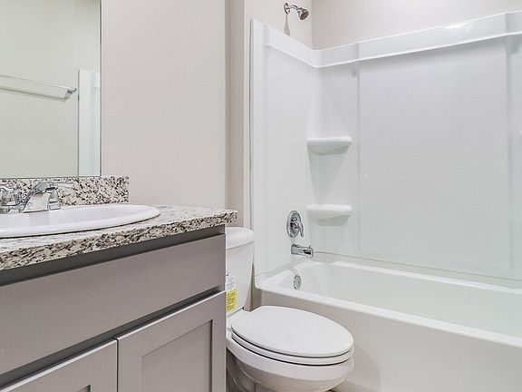 5th image of 115 Bur Oak Dr