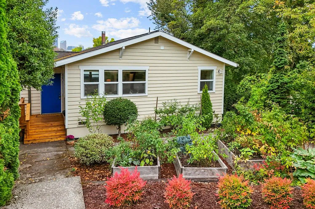 201 28th ave Seattle - 4 bedrooms — Photo 2