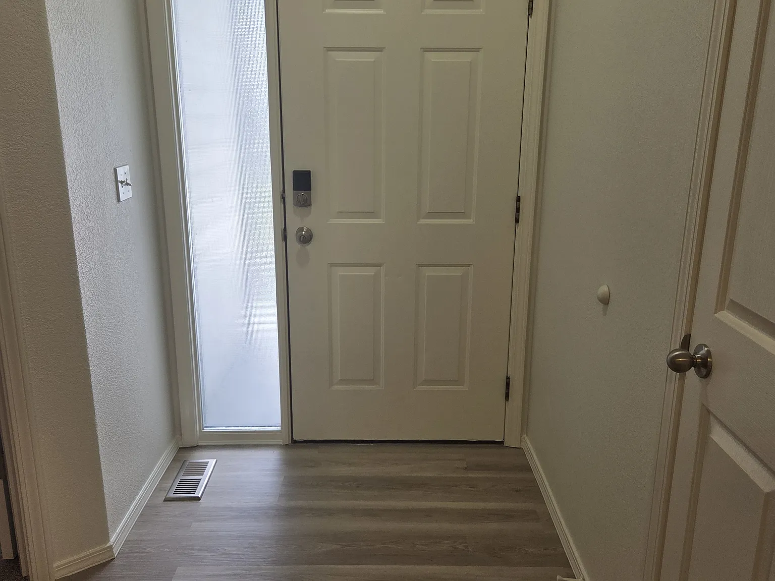 920 Cove Arm Cir — Photo 3