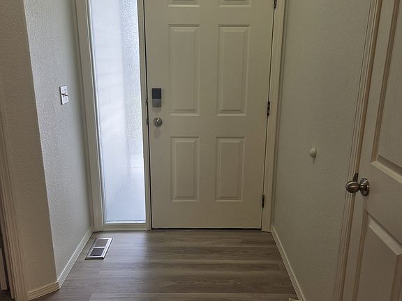 2nd image of 920 Cove Arm Cir