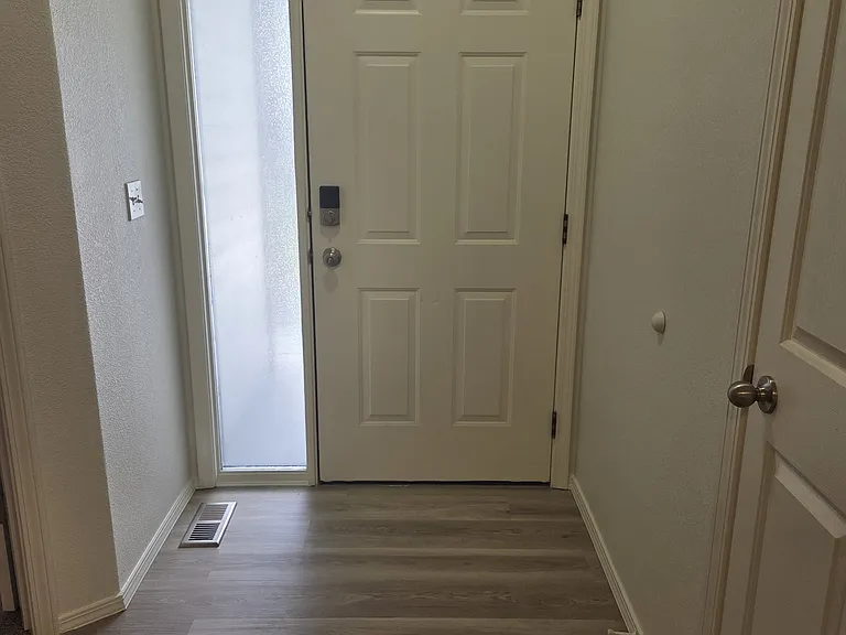 920 Cove Arm Cir — Photo 2
