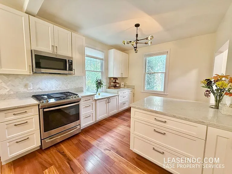 4825 Butterworth Pl NW — Photo 15