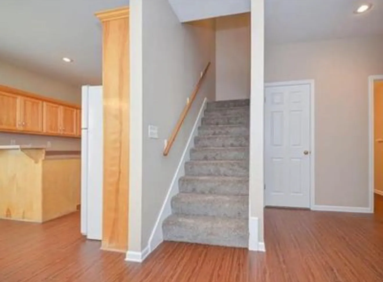 3 bed, 2.5 bath, 1544 sqft, $1,550 — Photo 2