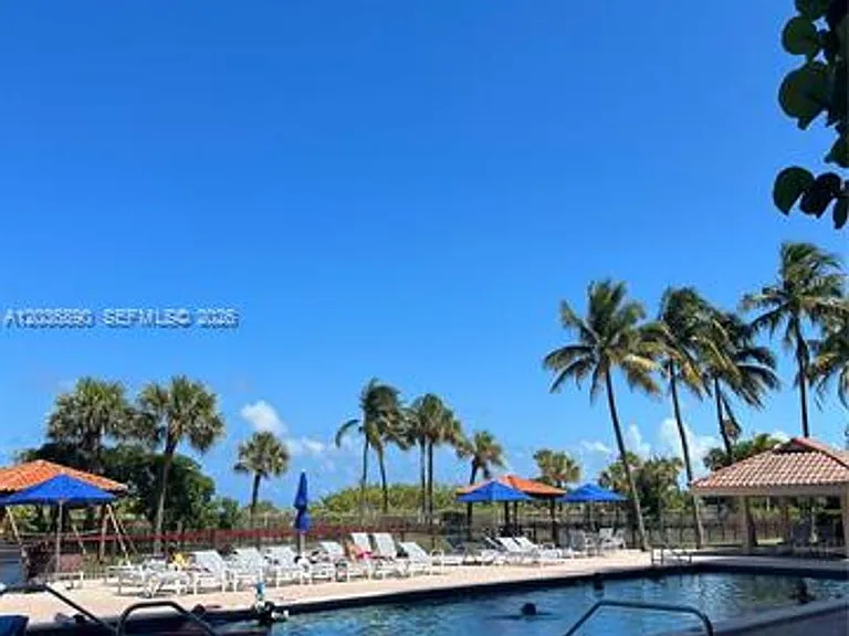 2555 Collins Ave #2207 — Photo 14