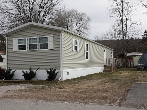 2nd image of 40 Tiger Lily Drive