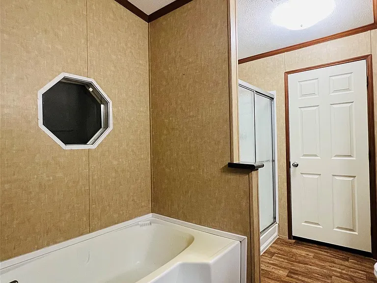 16381 Hunters Green Dr — Photo 18