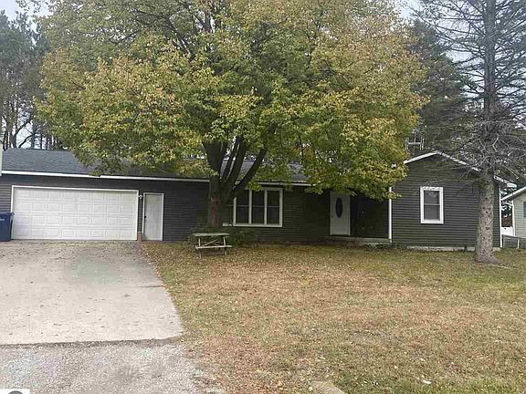 2nd image of 1170 N Carriage Hill Dr