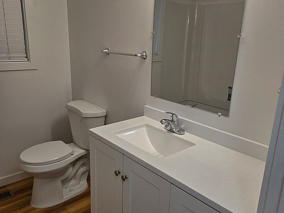 4th image of 11050-11052 NE Glisan St #11054