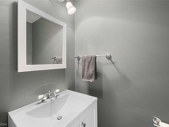 5th image of 222 Glenwell Cir