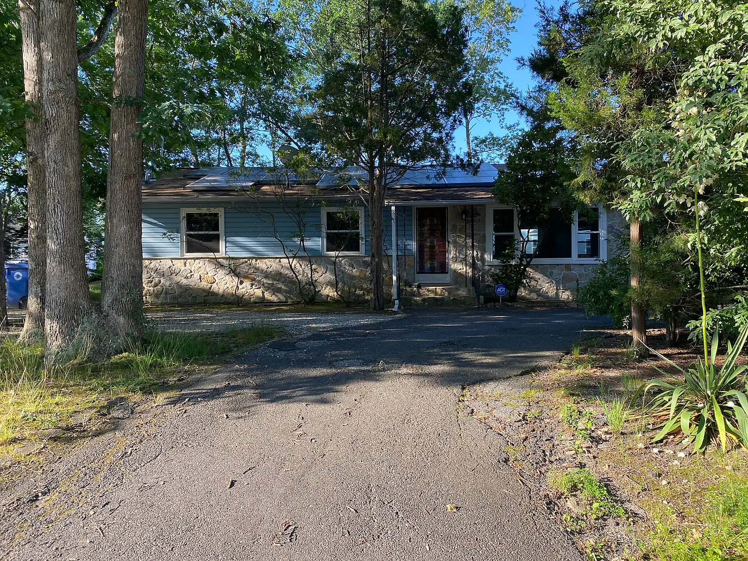 3 bed, 2400 sqft, $3,300 — Photo 1