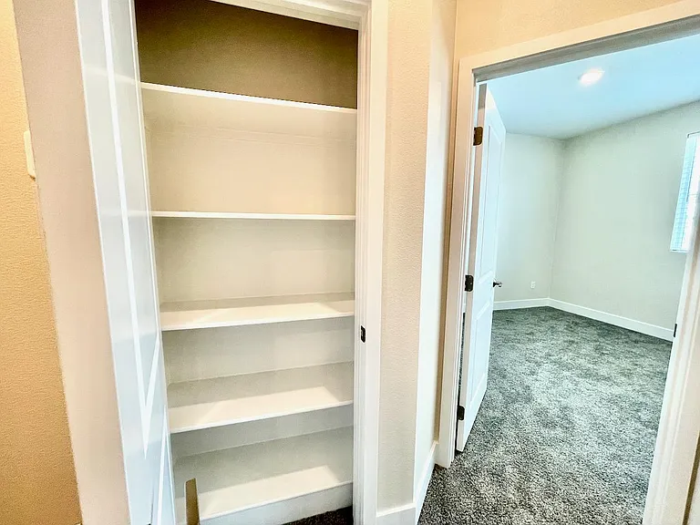 1692 Enterprise Dr — Photo 32