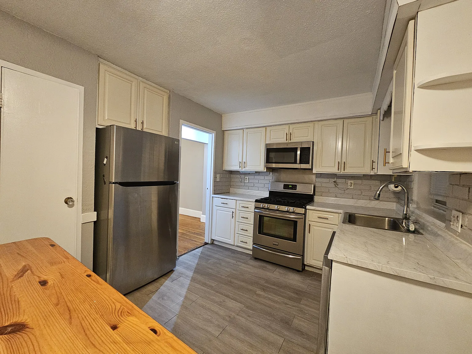 2 bed, 730 sqft, $2,500 — Photo 1