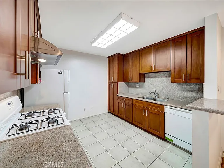 5315 Zelzah Ave #6 — Photo 15