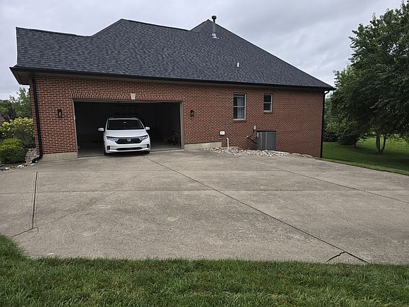 2nd image of 2595 Yorktown Ct