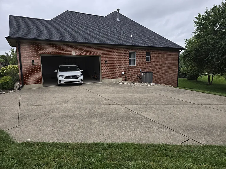 2595 Yorktown Ct — Photo 2