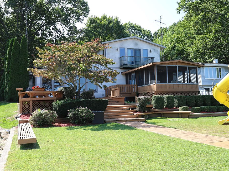 1st image of 50150 Adams Dr