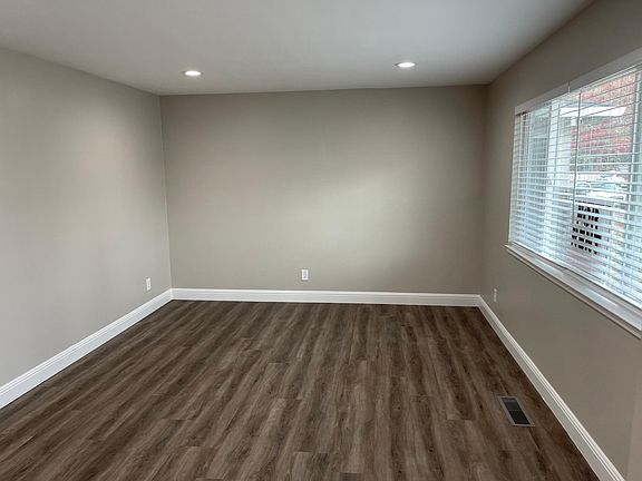 5th image of 5785 Lalor Dr