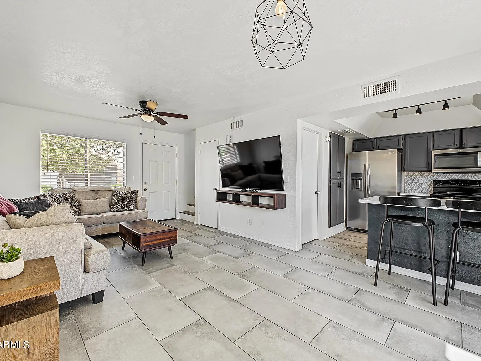 2 bed, 1.5 bath, 949 sqft, $1,950 — Photo 3