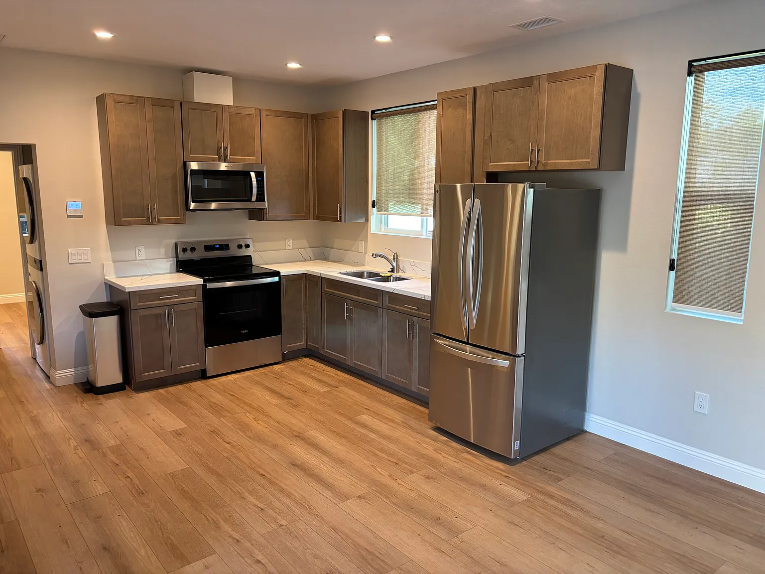 2 bed, 950 sqft, $3,300 — Photo 2