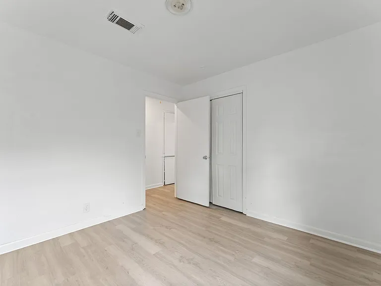 803 S 4th St — Photo 17