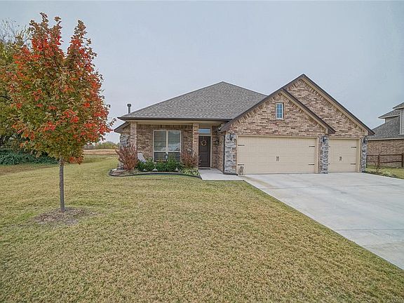 3rd image of 25255 Creek Bank Trl
