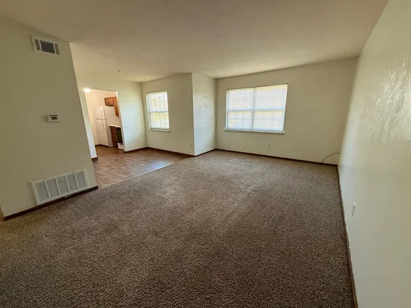 1803 Grand Ave #124, Carthage, MO 64836